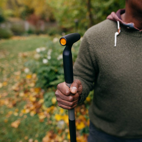 Фото - Лопата Fiskars для листя Ergonomic (1077116)